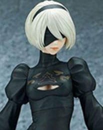 Estatua 2B NieR:Automata Deluxe Version 30 cm – Presentación en caja ilustrada con ventana.