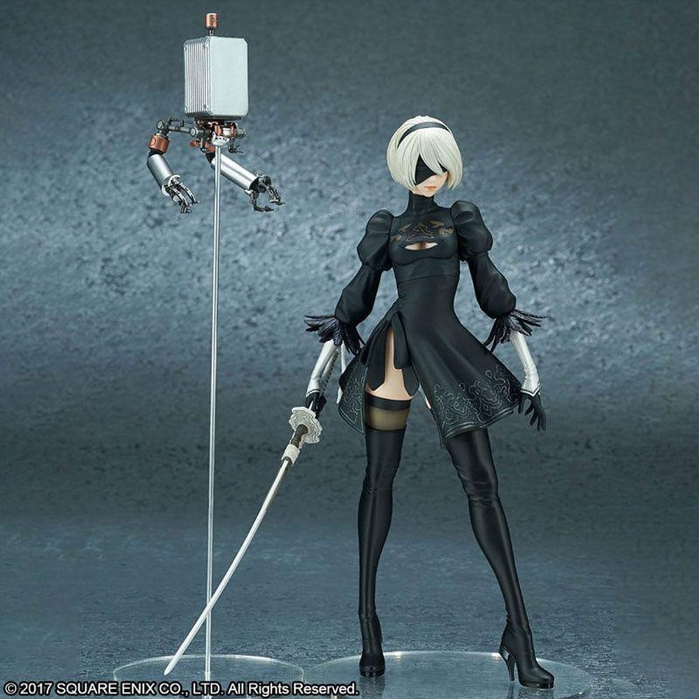Estatua 2B NieR:Automata Deluxe Version 30 cm – Detalle de traje, armas y base decorativa.