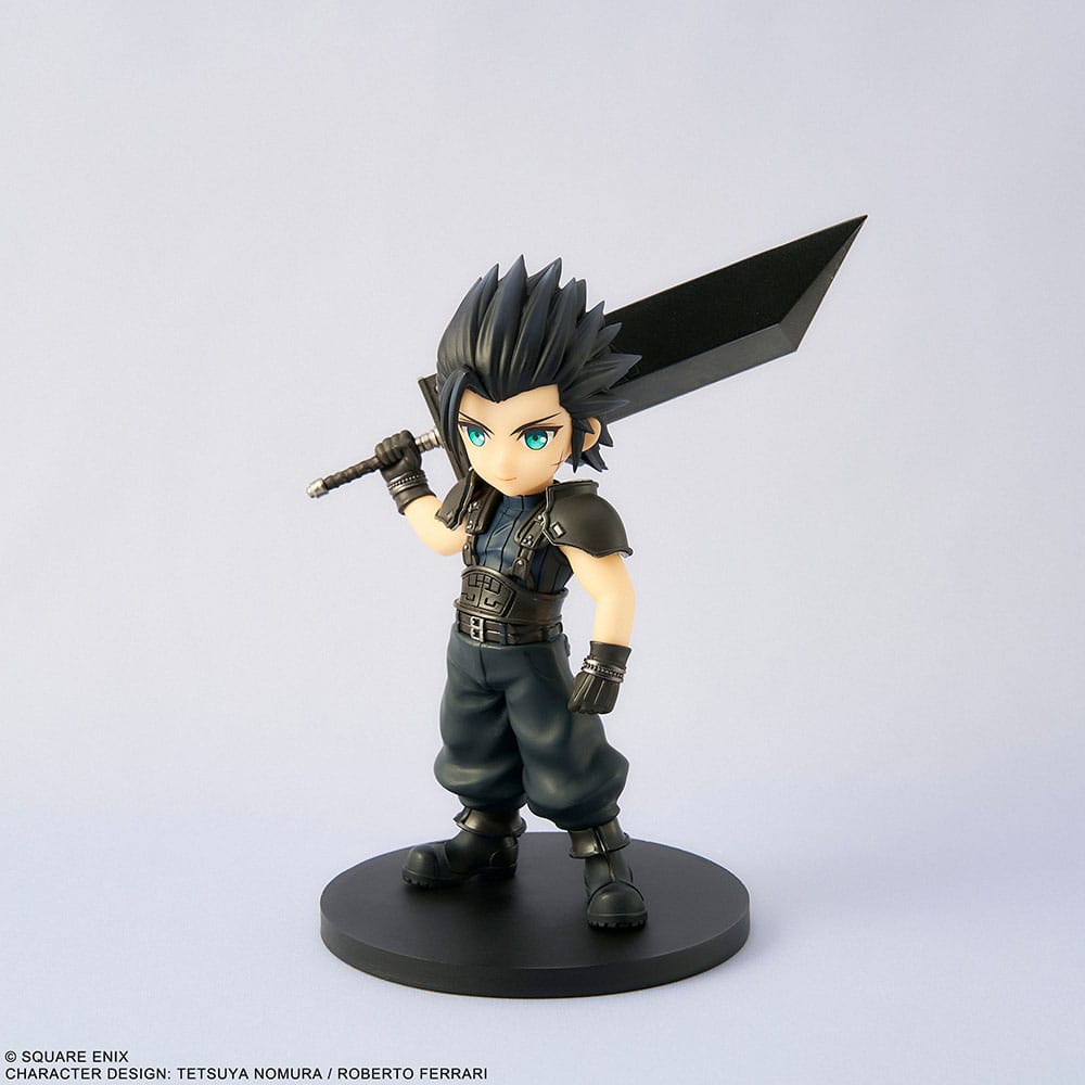 Figura chibi de Zack Fair sosteniendo la Buster Sword – Final Fantasy VII Rebirth