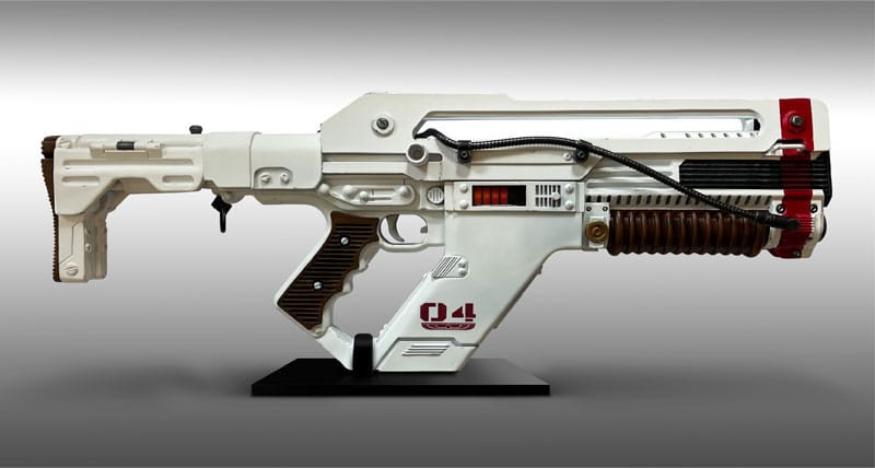 Detalle del Pulse Rifle Alien Romulus réplica 1/1 fabricada en PU y Mixed Media