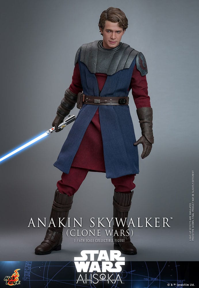 Anakin Skywalker Hot Toys Star Wars con hologramas y accesorios incluidos.