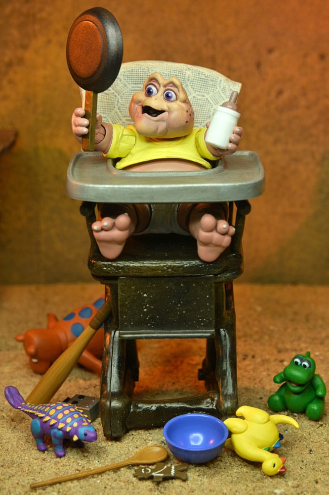 Figura coleccionable Baby Sinclair NECA Ultimate escala 18 cm basada en la serie Dinosaurs.