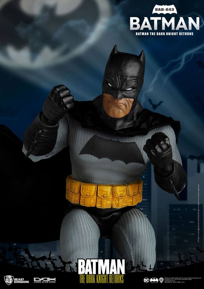 Detalle de la base expositora y accesorios incluidos en la figura de Batman Returns.