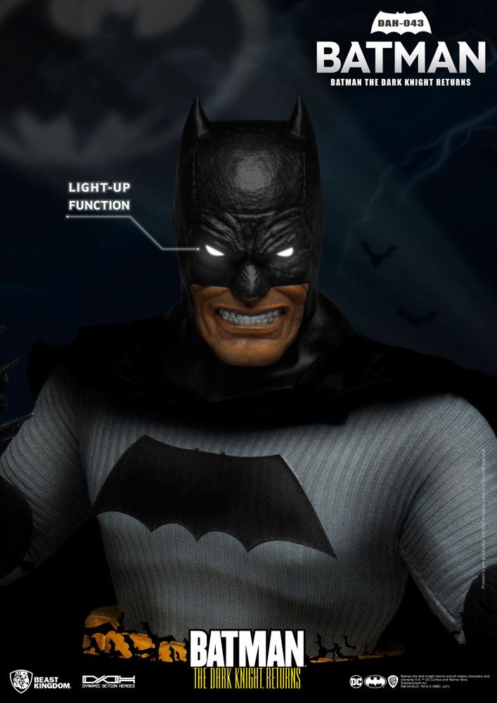 Escultura de cabeza intercambiable y expresión facial de la figura Beast Kingdom Batman.