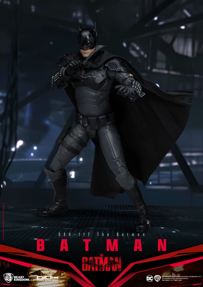 Batman 2022 con base expositora y accesorios de combate – escala 1/9