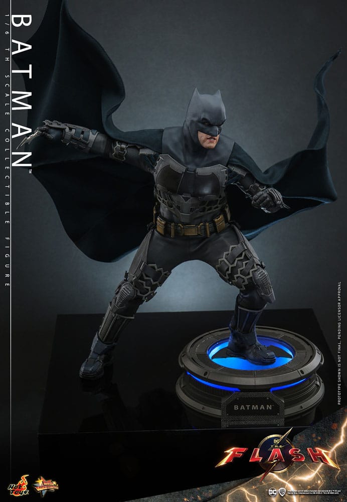 Figura Batman Hot Toys 1/6 con accesorios - The Flash Movie - DC Comics