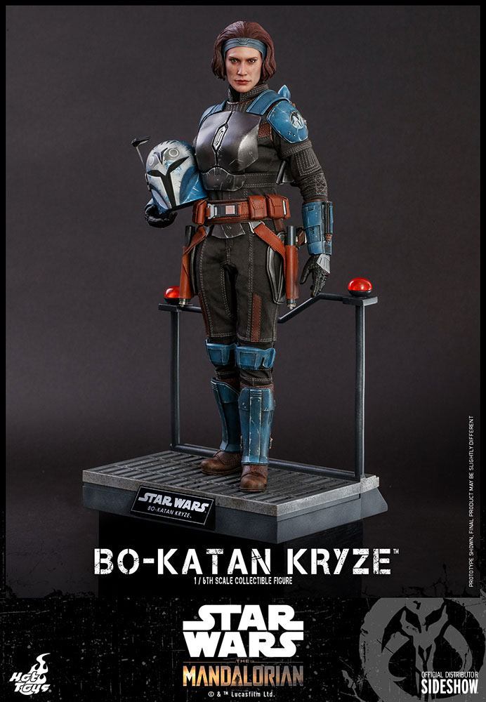 Bo-Katan Hot Toys con armadura completa y casco mandaloriano