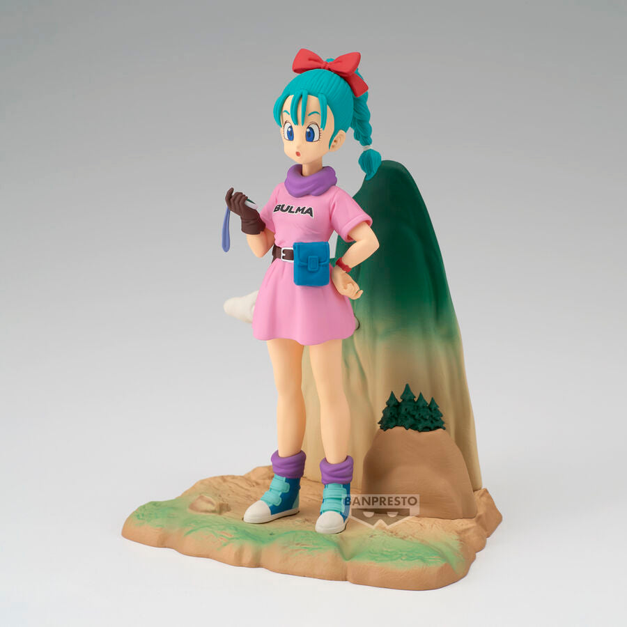 Figura de Bulma de 13 cm fabricada en PVC – Detalle lateral con base