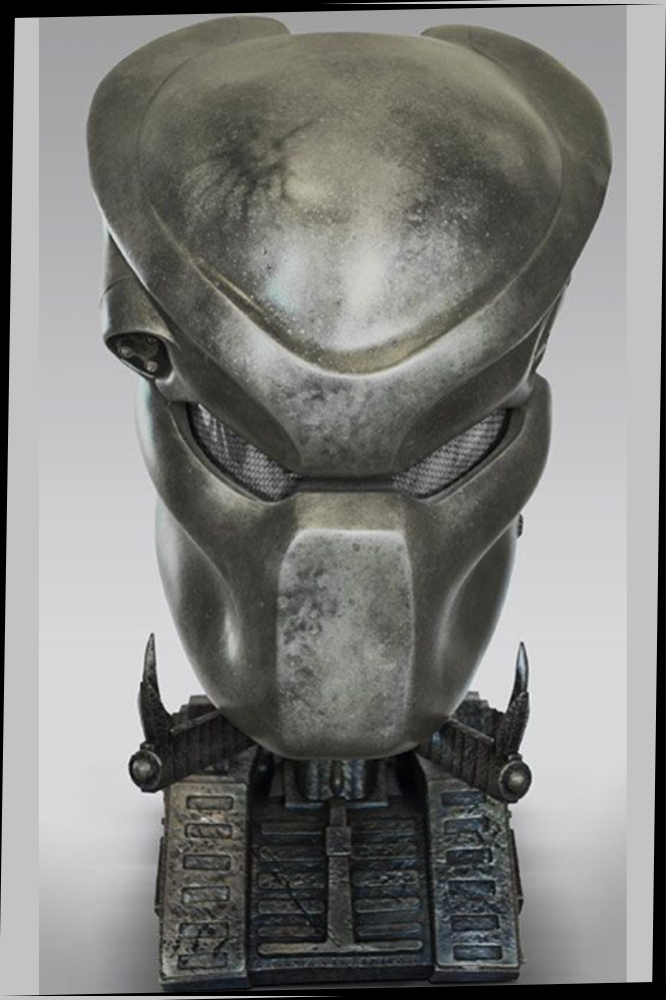 Casco Bio de Predator a escala real con soporte decorativo y luz integrada
