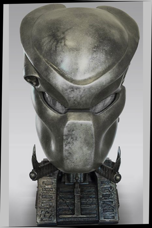 Casco Bio de Predator a escala real con soporte decorativo y luz integrada