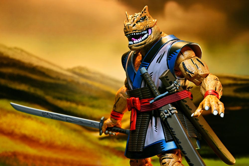 Figura articulada Chote NECA con espada y antorcha del universo TMNT Mirage Comics.