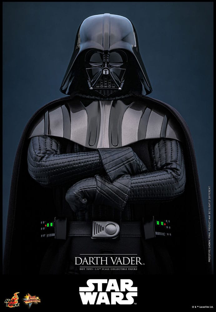 Figura Darth Vader de Hot Toys con capas intercambiables en poses dinámicas.