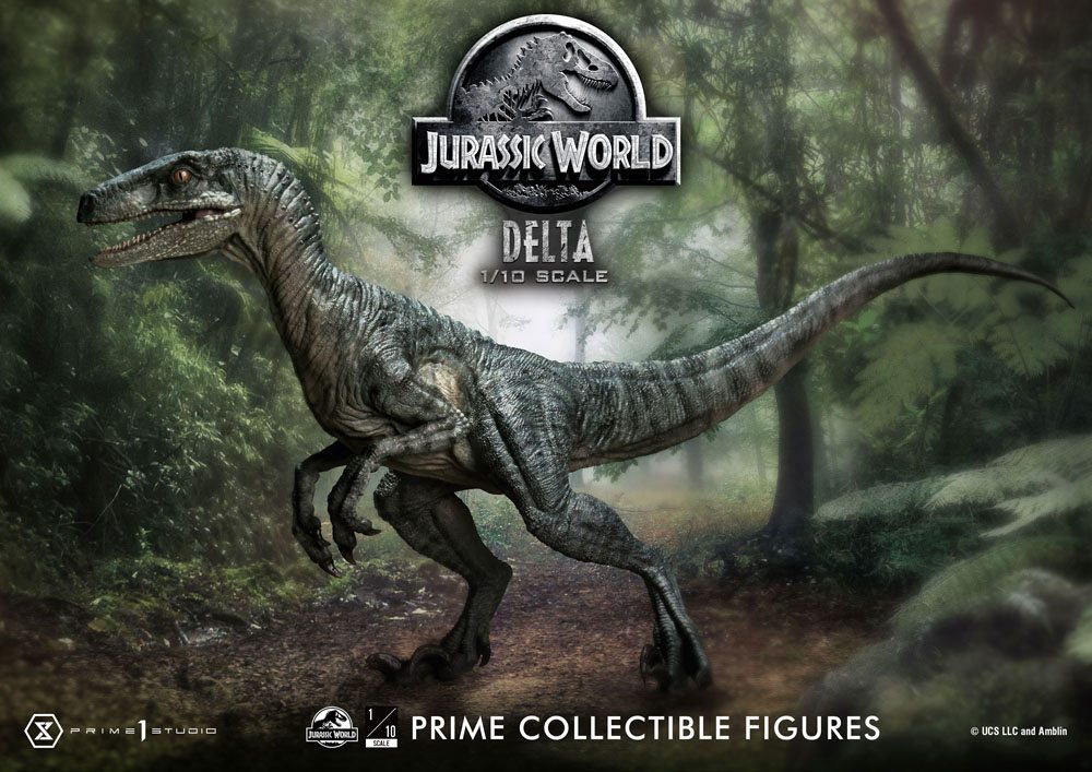 Figura Delta Jurassic World con base decorativa en vista lateral.