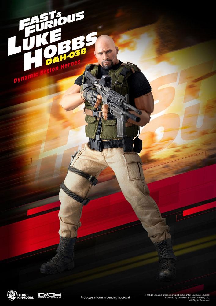 Luke Hobbs de Fast & Furious con accesorios y ropa táctica.