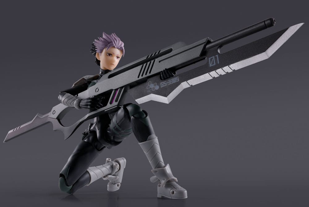 Gen Narumi posando con su arma en posición de ataque