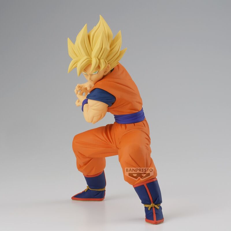 Vista lateral de figura Goku Grandista con cabello dorado Super Saiyan