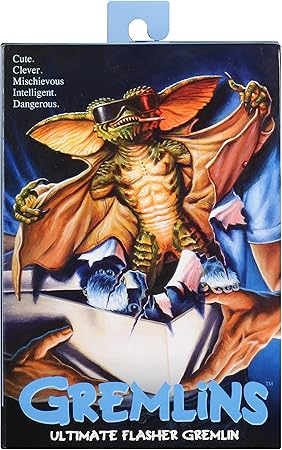 Figura NECA Gremlins Ultimate Flasher con gabardina y accesorios
