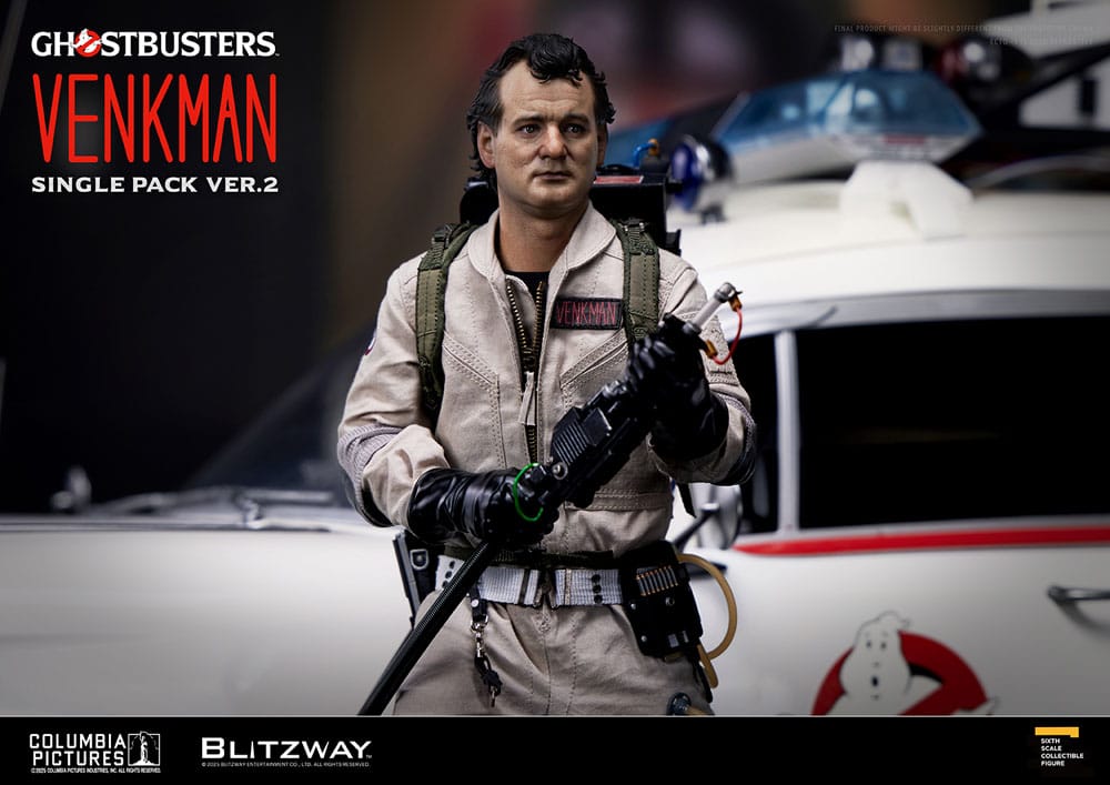 Vista lateral de la figura premium Peter Venkman 1/6 con base expositora y trampa para fantasmas.