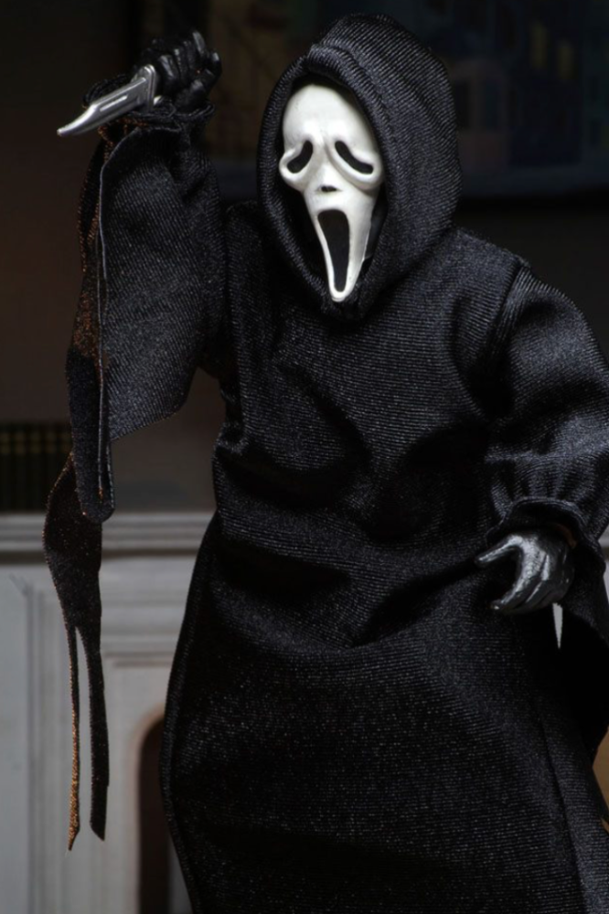 Figura Ghostface NECA Retro Cloth Updated 20 cm con ropa de tela.