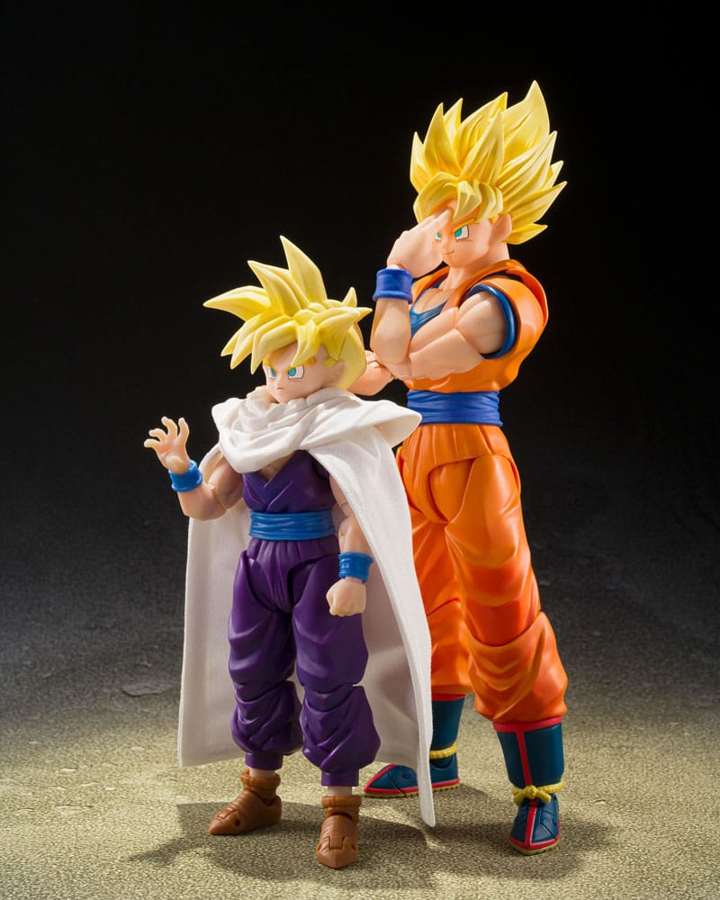 Goku Super Saiyan preparado para lanzar un ataque con aura dorada