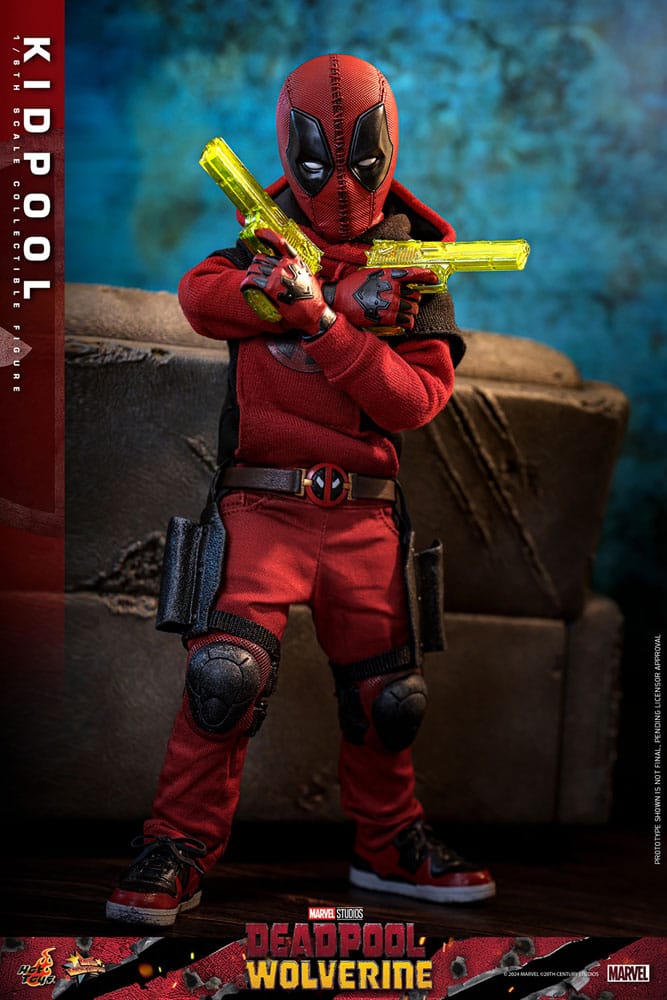 Detalle de las pistolas de agua en la figura Kidpool Hot Toys Deadpool y Wolverine Movie