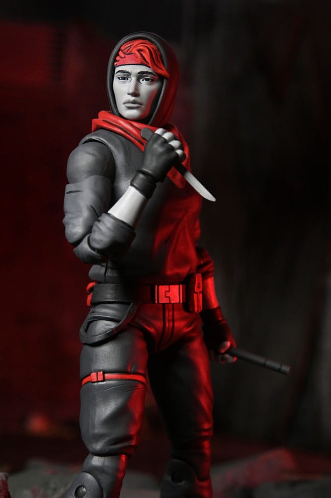 Figura NECA April The Last Ronin con accesorios y diseño Nightwatcher.