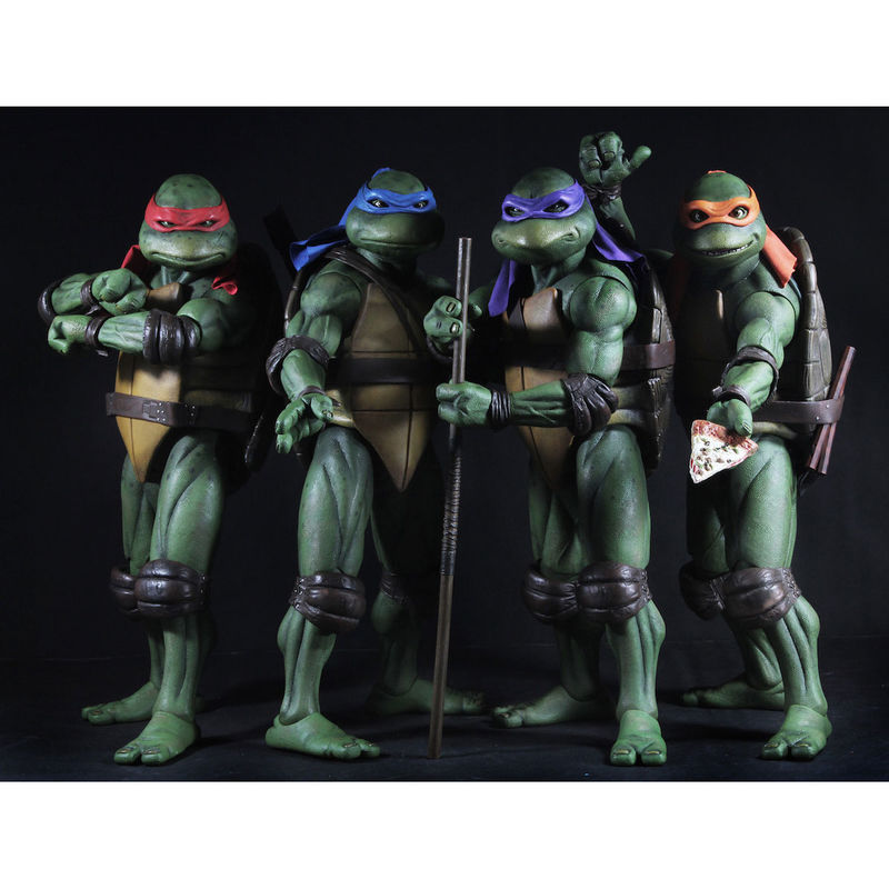 Figura articulada Raphael NECA en caja con ventana y accesorios.