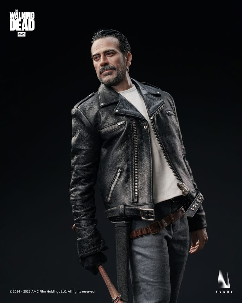 Primer plano del rostro de la figura Negan Smith INART 1/6