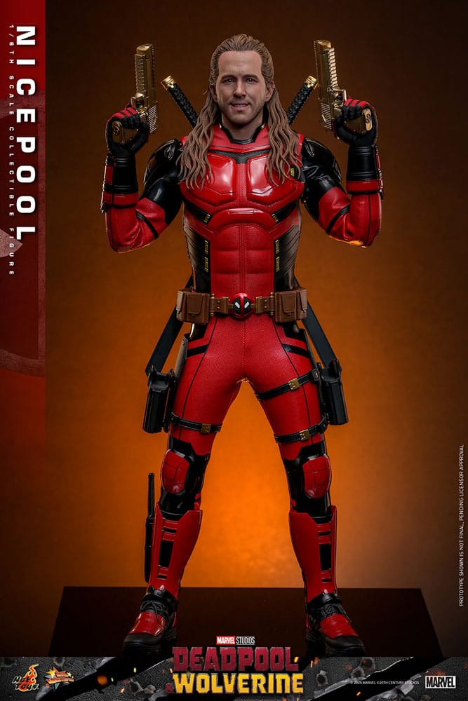 Primer plano del rostro de Nicepool con accesorios incluidos por Hot Toys.