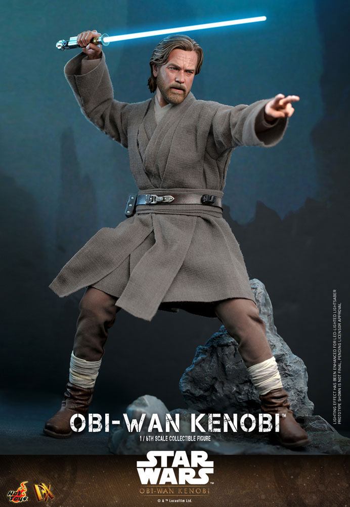 Figura articulada Obi-Wan Kenobi 30 cm con sable de luz iluminado y base expositora Hot Toys.