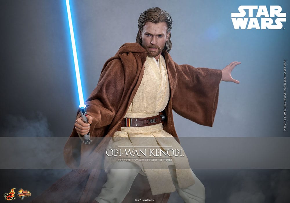 Figura Obi-Wan Kenobi Hot Toys escala 1/6 con sable de luz iluminado en pose de combate.