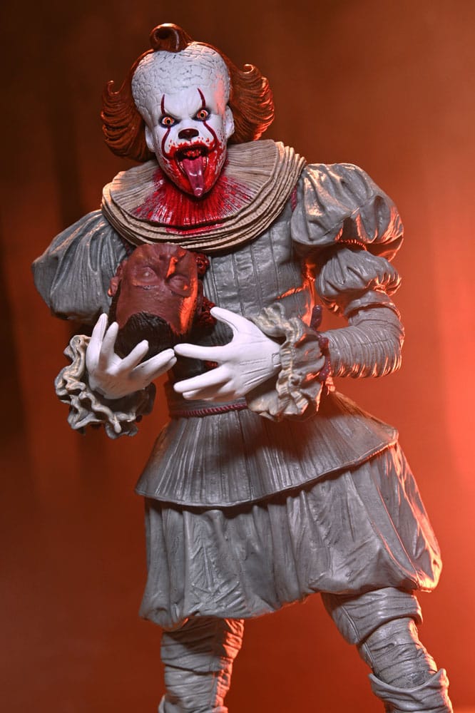 Figura articulada Pennywise NECA 18 cm inspirada en la serie It Welcome to Derry.