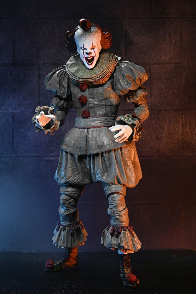Figura articulada Pennywise NECA It Welcome to Derry con globo rojo y manos intercambiables.