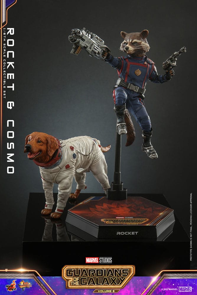 Rocket armado con traje azul y Cosmo en pose de acción de Guardianes Vol. 3.