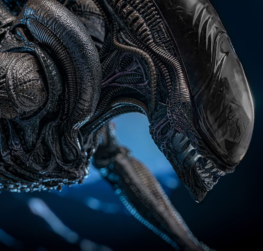 Detalle de la cabeza y acabado quemado del Scorched Xenomorph de Alien: Romulus