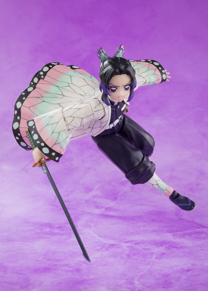 Figura S.H.Figuarts de Shinobu en pose dinámica con espada