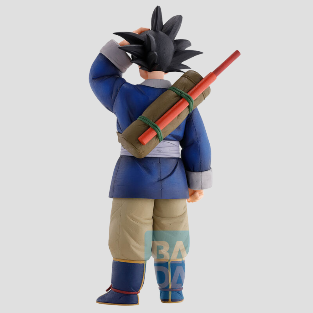 Perfil izquierdo de Goku con ropa azul y pose relajada.