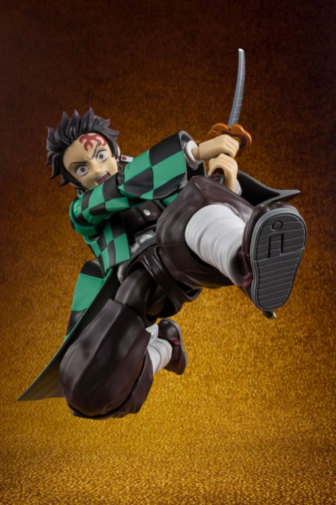 Figura Tanjiro Kamado Final Battle Demon Slayer con expresión de ataque