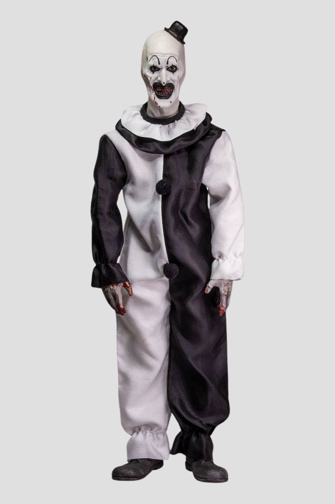 Vista frontal de Art The Clown con expresión terrorífica y manos ensangrentadas.