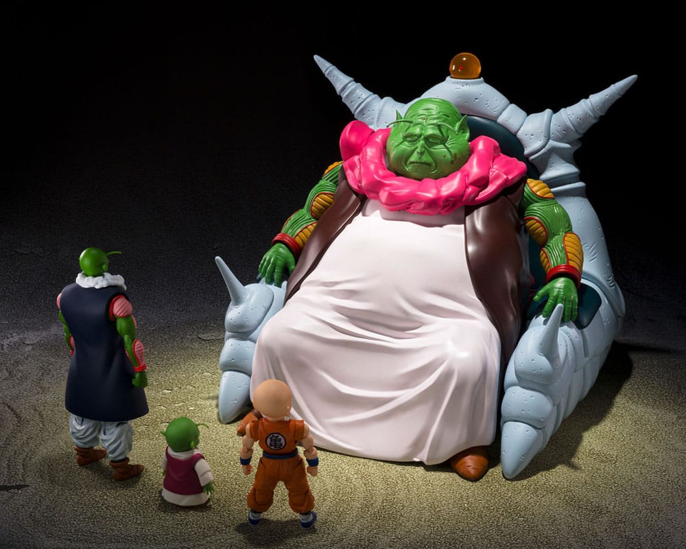 Figura The Great Elder de Dragon Ball junto a personajes de la saga.