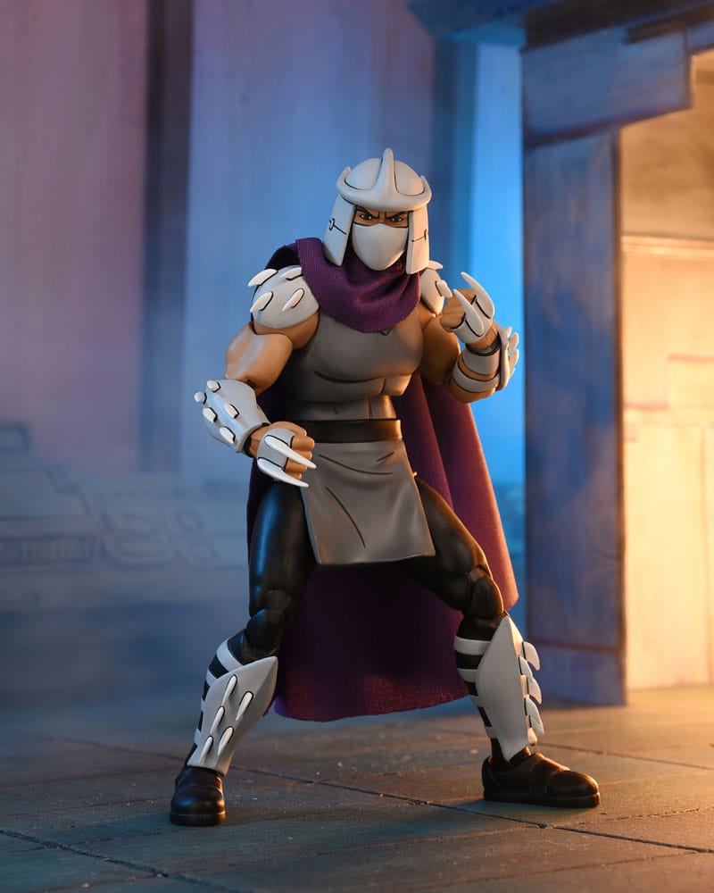 Shredder versión animada 18 cm – con accesorios y capa morada