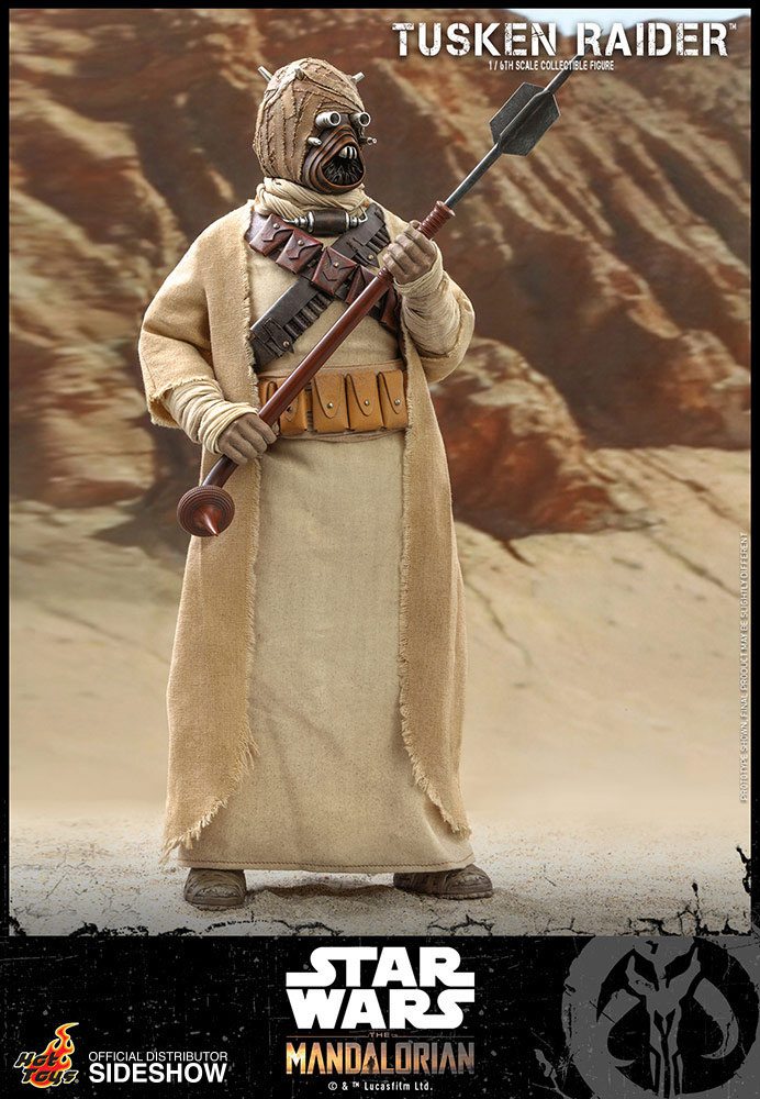 Figura de colección Tusken Raider con base y accesorios – The Mandalorian Hot Toys