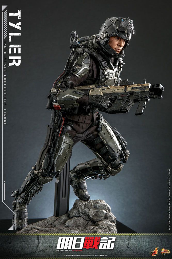 Figuras Tyler de Hot Toys en Warriors of Future, presentación de dos personajes armados sobre base rocosa.