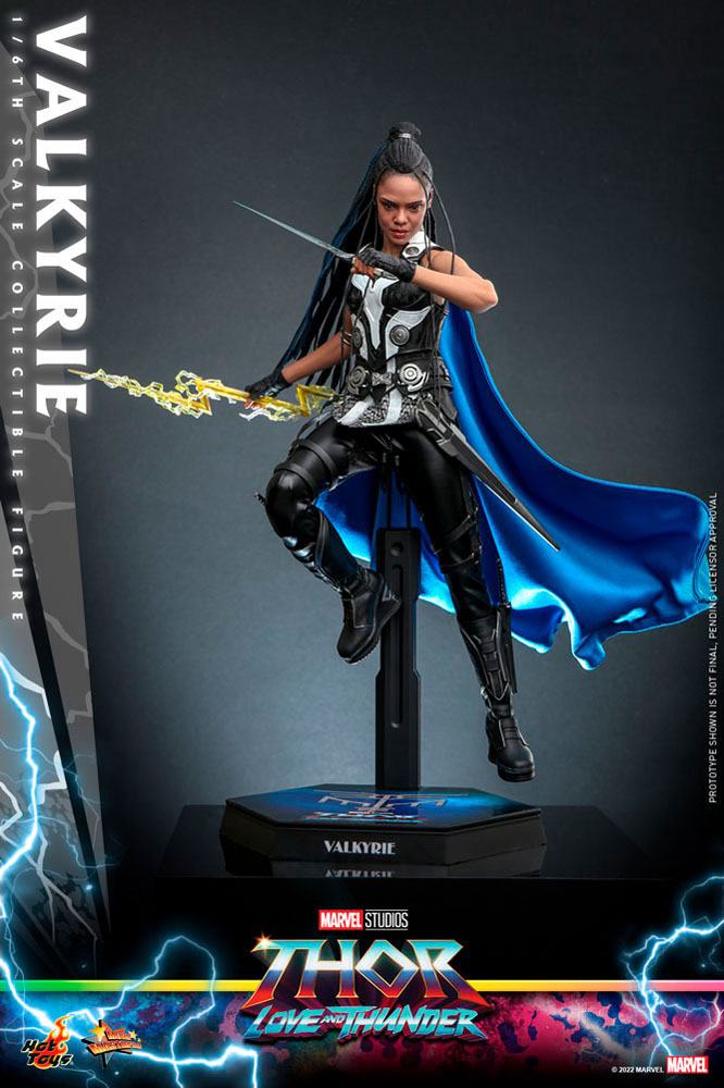 Figura articulada Valkyrie con capa azul – Hot Toys Movie Masterpiece