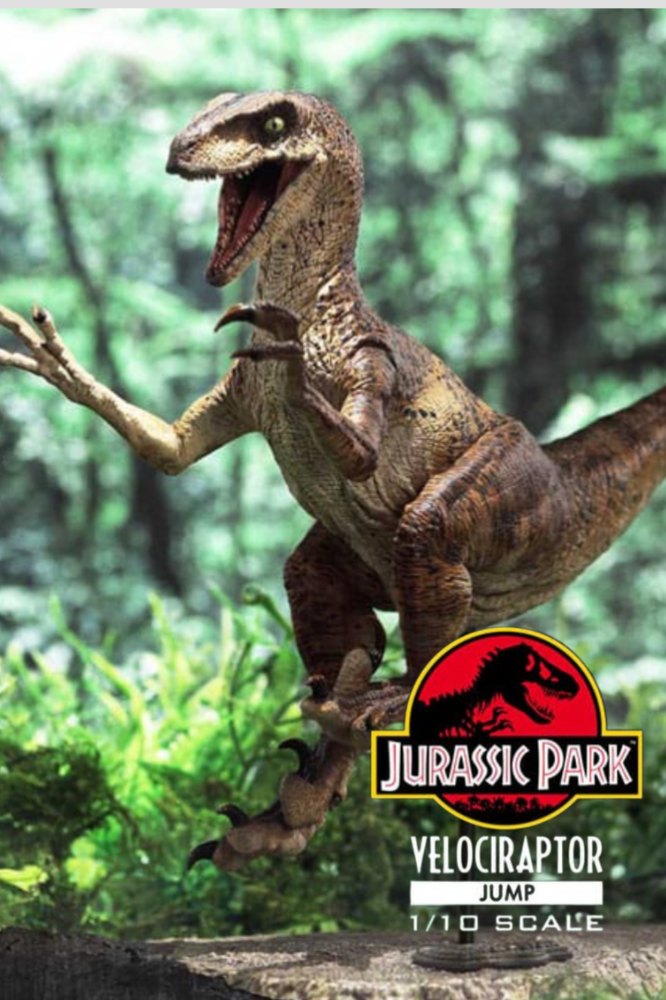 Estatua del Velociraptor en salto de Jurassic Park Prime 1 Studio vista frontal.