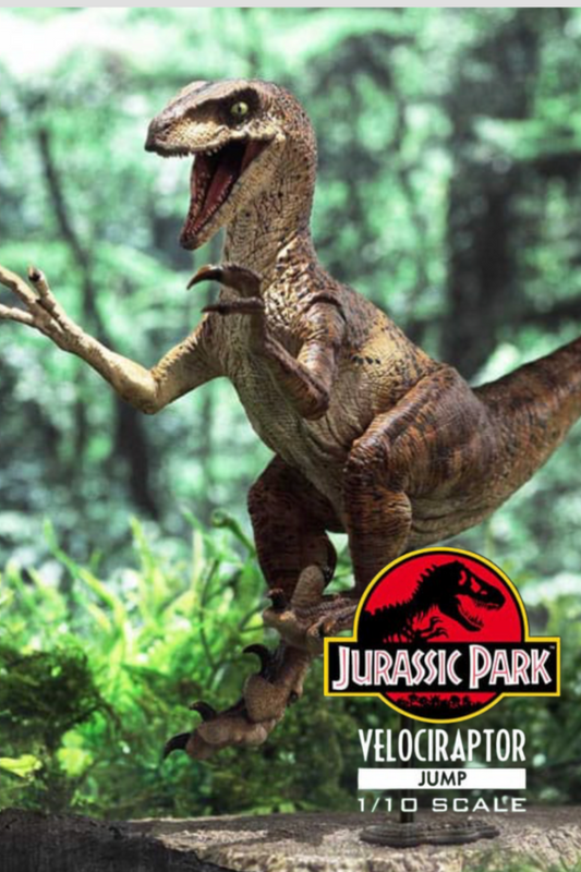 Estatua del Velociraptor en salto de Jurassic Park Prime 1 Studio vista frontal.