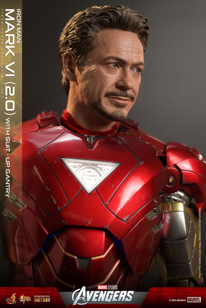 IRON MAN MARK VI (2.0) 1/6 – SUIT-UP GANTRY – FIGURA DIECAST HOT TOYS MARVEL