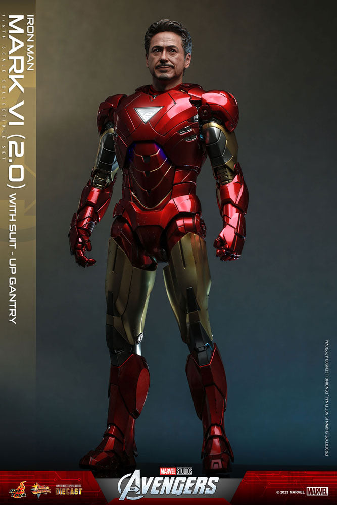 IRON MAN MARK VI (2.0) 1/6 – SUIT-UP GANTRY – FIGURA DIECAST HOT TOYS MARVEL