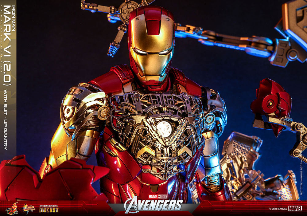 IRON MAN MARK VI (2.0) 1/6 – SUIT-UP GANTRY – FIGURA DIECAST HOT TOYS MARVEL