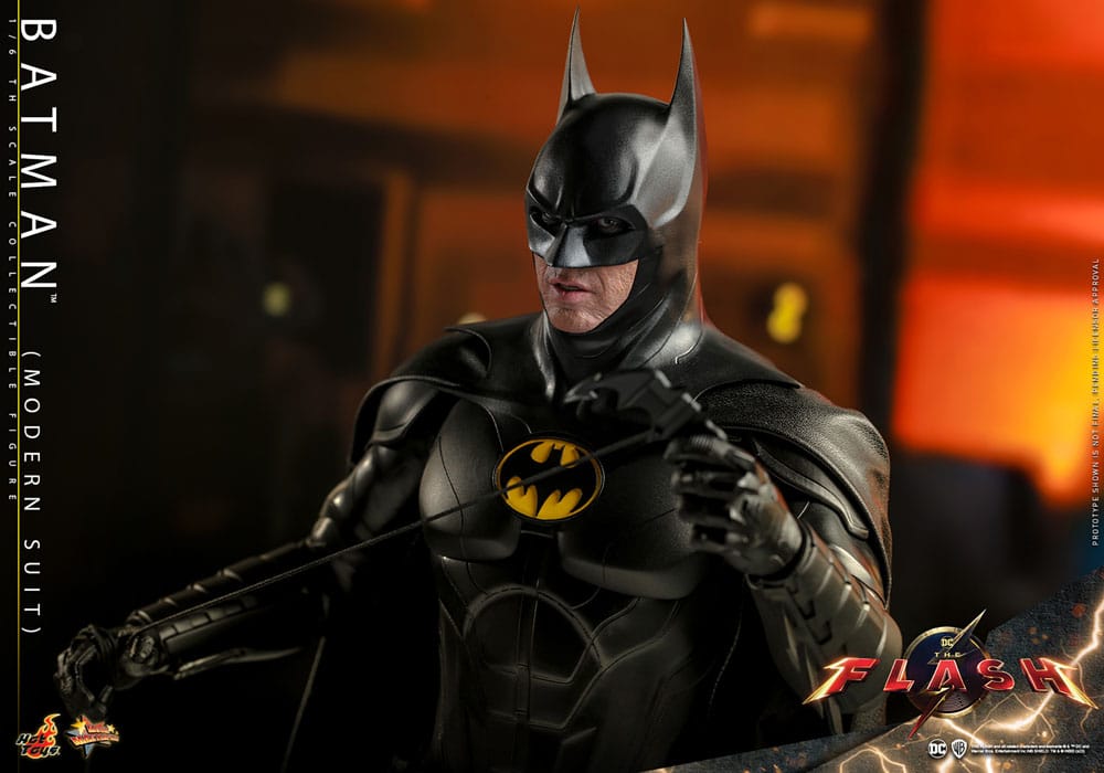 BATMAN (MODERN SUIT) – THE FLASH MOVIE MASTERPIECE 1/6 HOT TOYS 30 CM